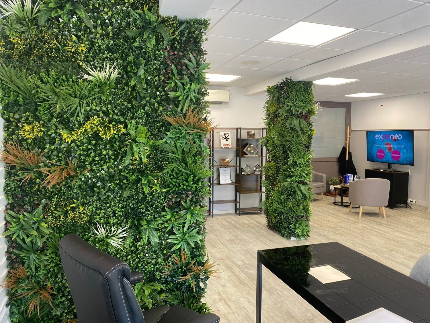 Espace d'accueil de l'agence Pompes Funèbres des Oliviers à Saint-Laurent-du-Var, 351 avenue des Pugets
